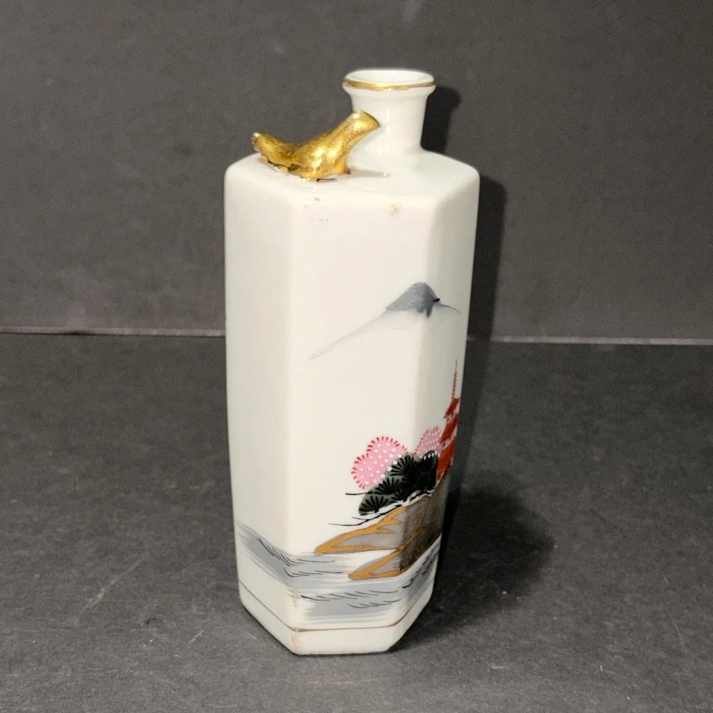 Kamotsuru Japanese Porcelain Whistling Gold Bird Pagoda Sake Jug Bottle Decanter
